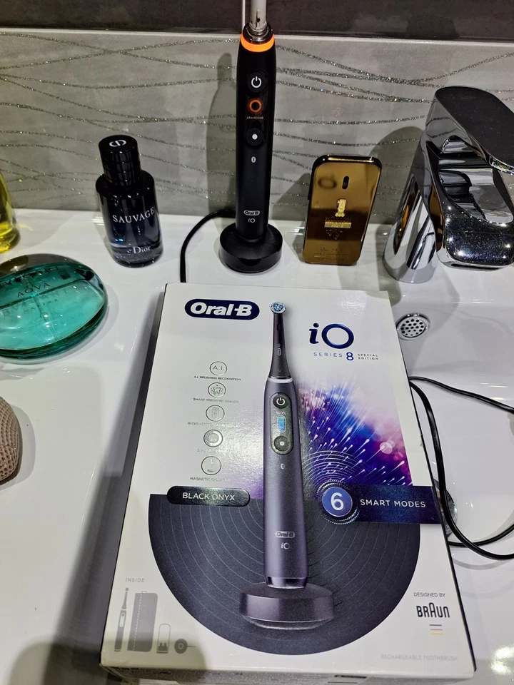 Oral-B iO Serie 8 Black - Immagine 3 di 4