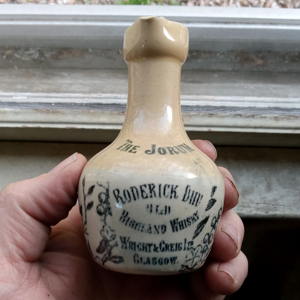THE JORUM RODERICK DHU OLD HIGHLAND WHISKY GLASGOW ANTIQUE