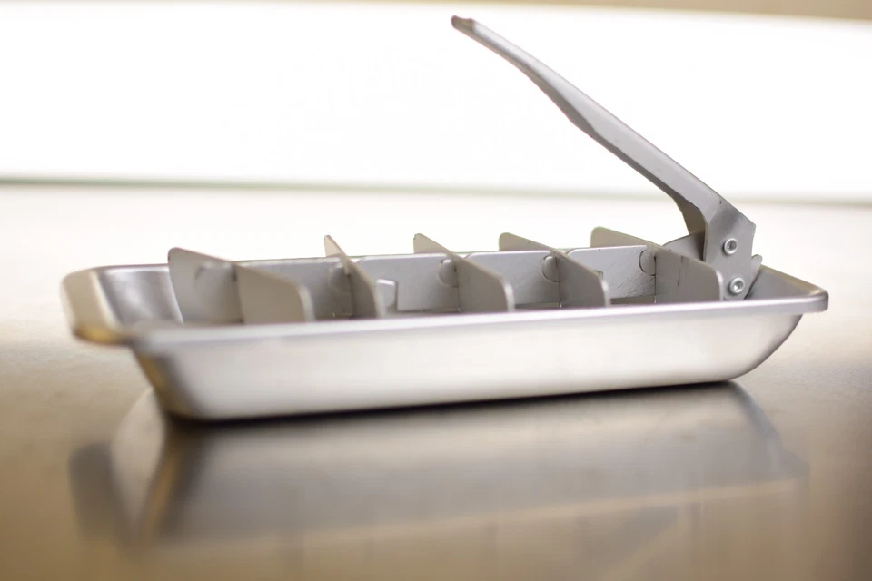 Vintage Aluminium Eisschale (12 Würfel) - Bild 3 von 4