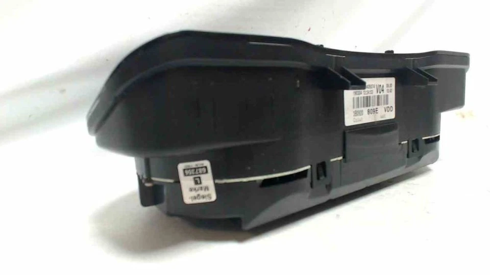 Instrumententafel Tacho 3B0920809E VW PASSAT VARIANT (3B6) 1.9 TDI - Bild 4 von 4