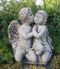 STONE GARDEN SMALL ANGEL KISSING BOY / CHERUB CHILD MEMORIAL STATUE ORNAMENT