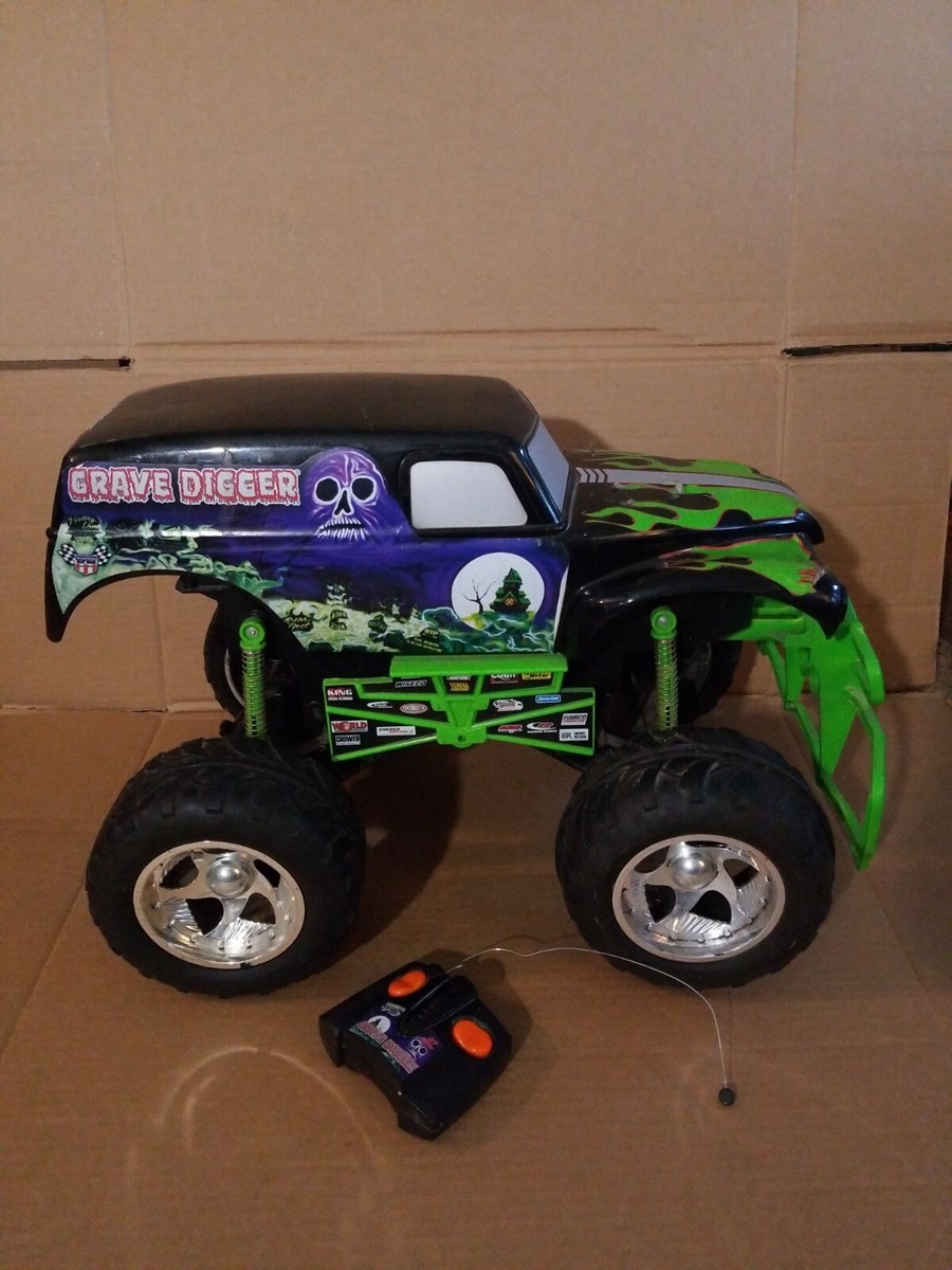 HUGE VINTAGE 1:6 TYCO 27 Mhz GRAVE DIGGER R/C MONSTER JAM TRUCK W SOUNDS
