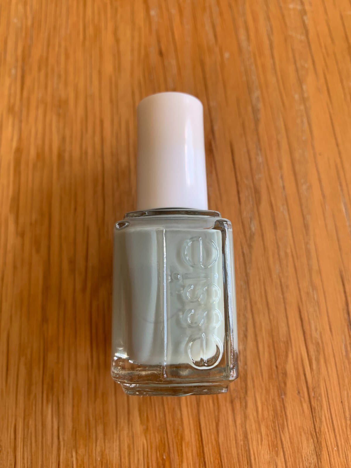Brand New & Genuine Essie Nail Polish - Shade Maximillian Strasse Her (824)