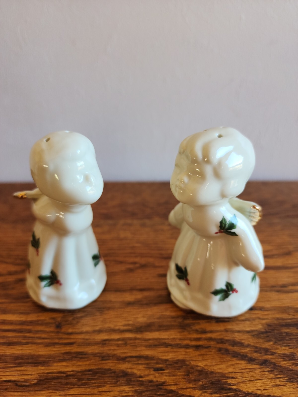 Set of Ceramic Salt & Pepper Shakers Madison& Max At Home Angels Holly Pre-owned