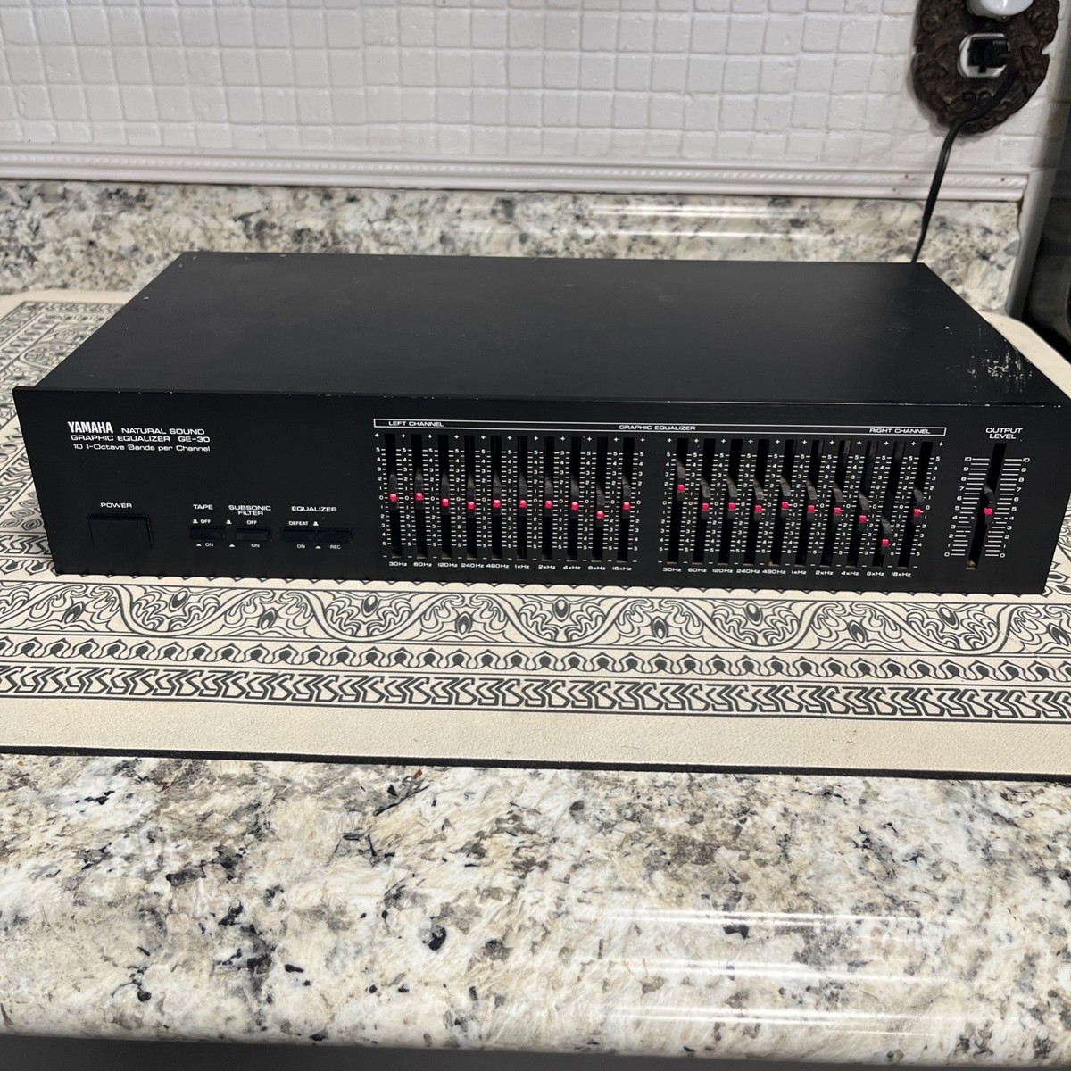 Yamaha GE-30 グラフィックイコライザー Yamaha GE-30 Natural Sound Stereo Graphic Equalizer | eBay