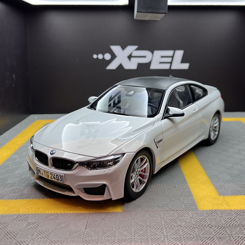 Paragon 1/18 BMW M4 Coupé G82 - Métal Diecast Ouvrant Bleu - Modèle De Collection