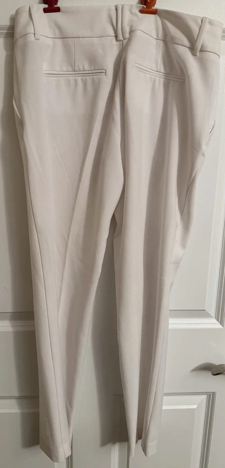 Pantalón New York & Co. 7th Avenue. Pantalón tobillo slim blanco. Talla 4 elástico. Nuevo con etiquetas Foto 3 de 3