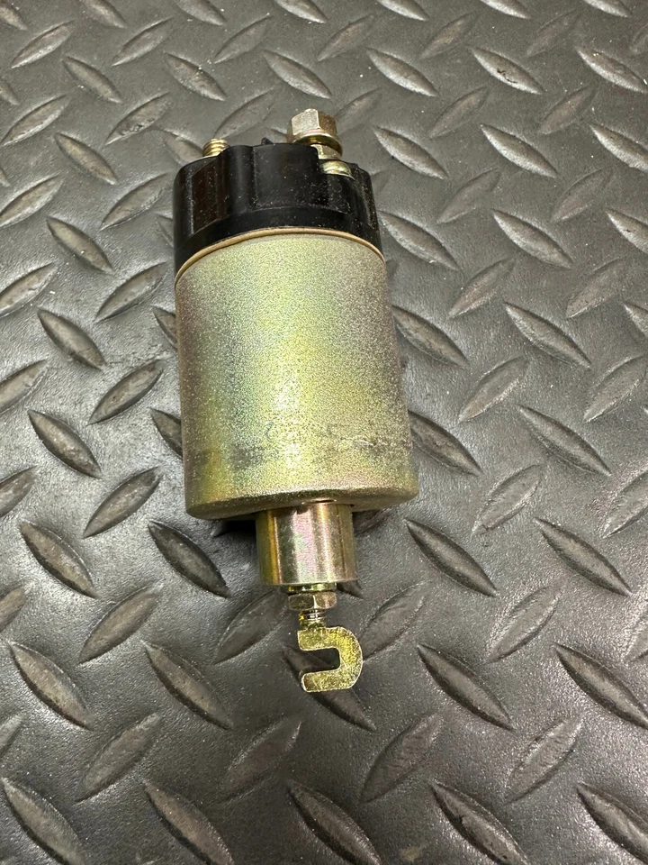 Interruptor solenóide de partida Bosch - 31 500 - Para Toyota Cressida e Land Cruiser - Imagem 2 de 4