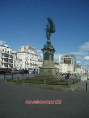FOTO FRIEDENSSTATUE MARKIERT DIE GRENZE ZWISCHEN BRIGHTON & HOVE DIE FRIEDENSSTATU