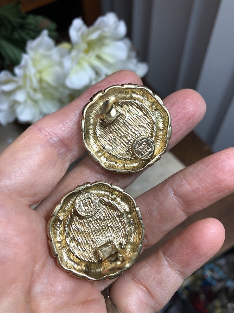 GIVENCHY ヴィンテージブローチ エンジェル 月 Vintage GIVENCHY Gold tone Framed Faux Pearl Clip Earrings
