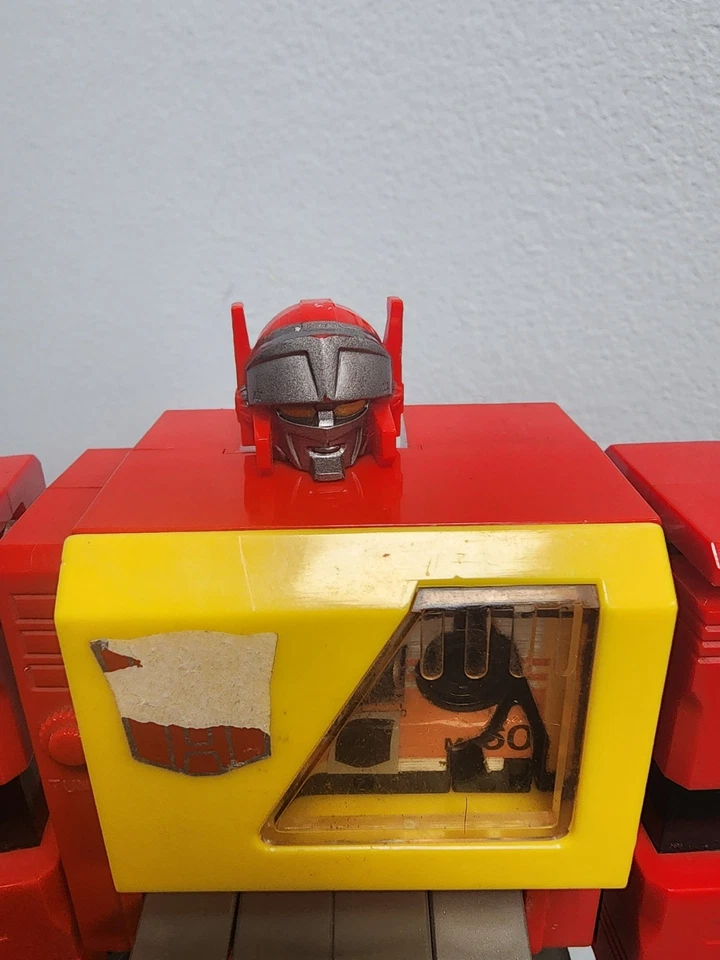 Transformers Blaster Complete 1984 Vintage G1 Boombox Action Figure with Weapon - Image 3 of 4