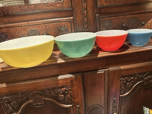 VINTAGE PYREX Primary Colors Nesting Mixing Bowls Complete Set of 4