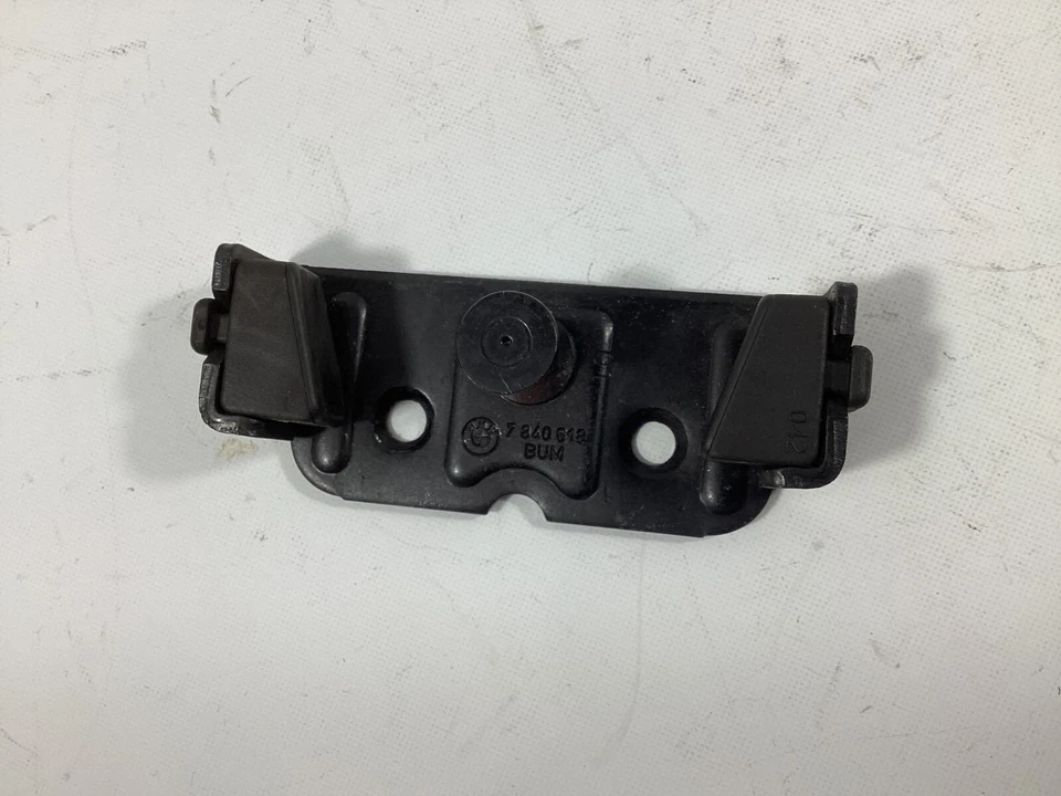 BMW 535xi 535i 528i Xdrive 528i 528xi 2009-2013 placa de cierre de maletero OEM. Foto 2 de 4