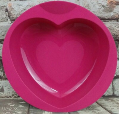Tupperware New ~ 8.5'' x 8'' ~ Silicone Baking Form Heart Shape Mold Pink 