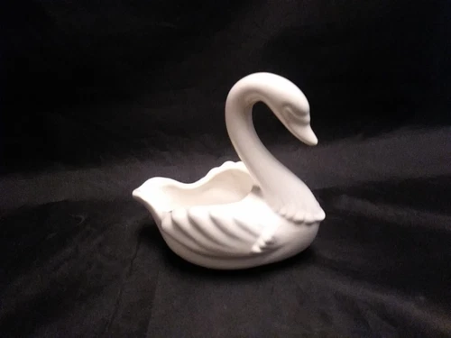 Small Vintage. Hull Swan Planter