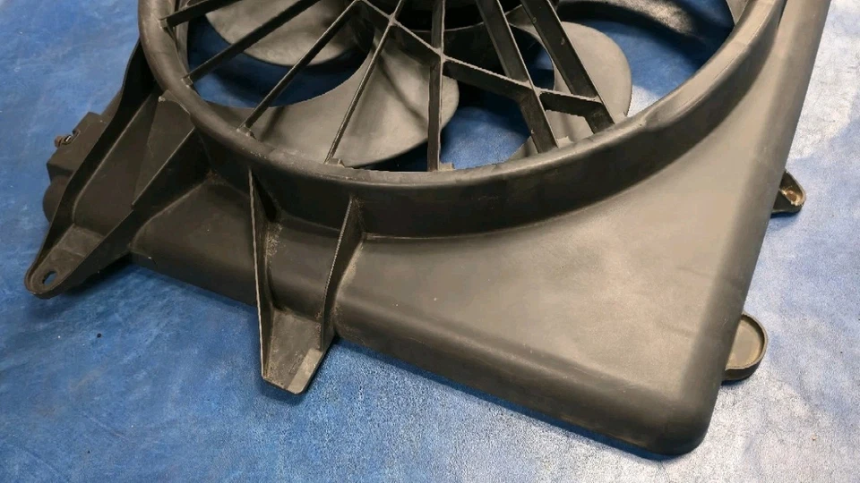 FORD MUSTANG 2005-2014 RADIADOR ELÉCTRICO VENTILADORES DE REFRIGERACIÓN MOTOR MONTAJE OEM Foto 2 de 4