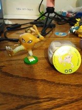 Vintage TOMY Nintendo Pokemon Figure Hitmonlee #106 W/ Coin