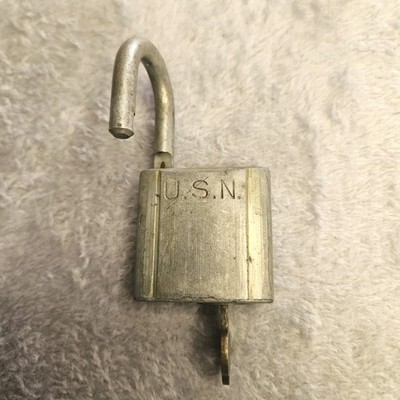 U.S.N. ヴィンテージ 南京錠 Chicago Lock Co. usa Vintage Chicago Lock Co US Navy Padlock With Key Working | eBay