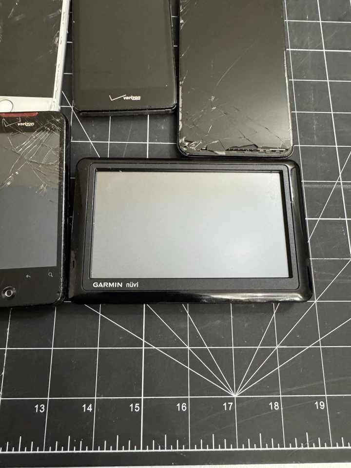 USED/UNTESTED/FOR PARTS ONLY - LOT OF 5 CELL PHONES AND THREE TABLETS MIXED LOT - Image 3 of 4