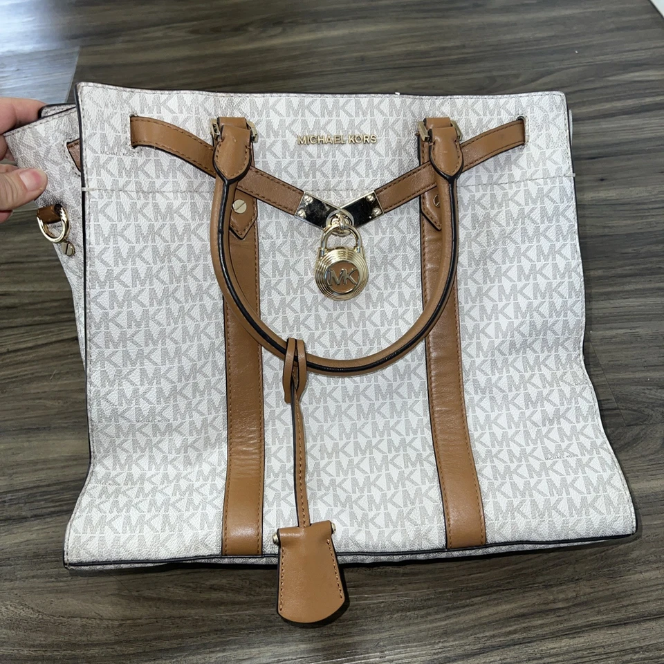 Bolso Cartera Michael Kors Nouveau Hamilton Pequeño MK Logo Vainilla PVC y Cuero Foto 2 de 4