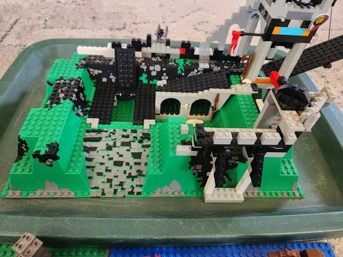 INCOMPLETE LEGO 6090 Royal Knight's Castle Discontinued 1995 rare