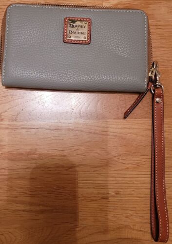 Dooney & Bourke Pebble Grain Large Zip Around Wristlet Wallet Gray New & Unused