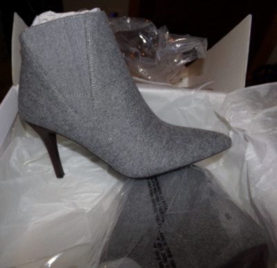 nine west 9M gray womens ankle boots in the box new