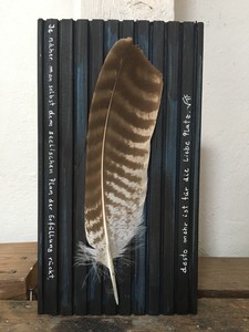 Kunstobjekt Holz Mit Text Und Feder 14x26x2 5 Ebay