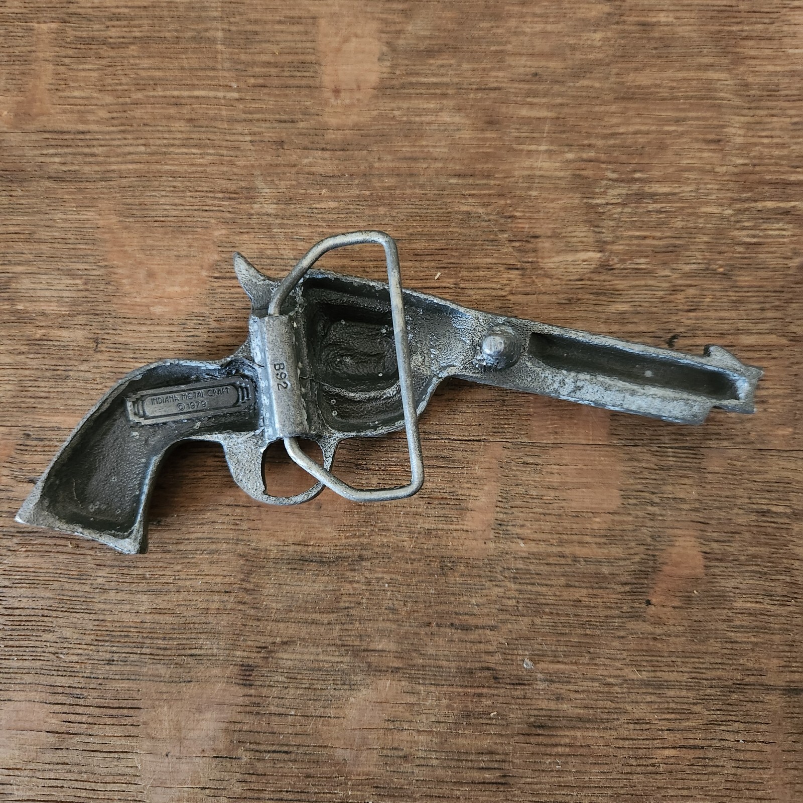 Indiana Metal Craft Gun Revolver Pistol Belt Buckle VINTAGE 1979 ...