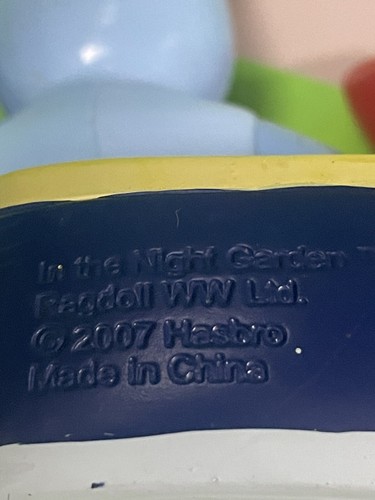In The Night Garden Iggle Piggle Roll Along Boat & Bath Squirt Toy 2007 Ragdoll - Picture 5 of 24