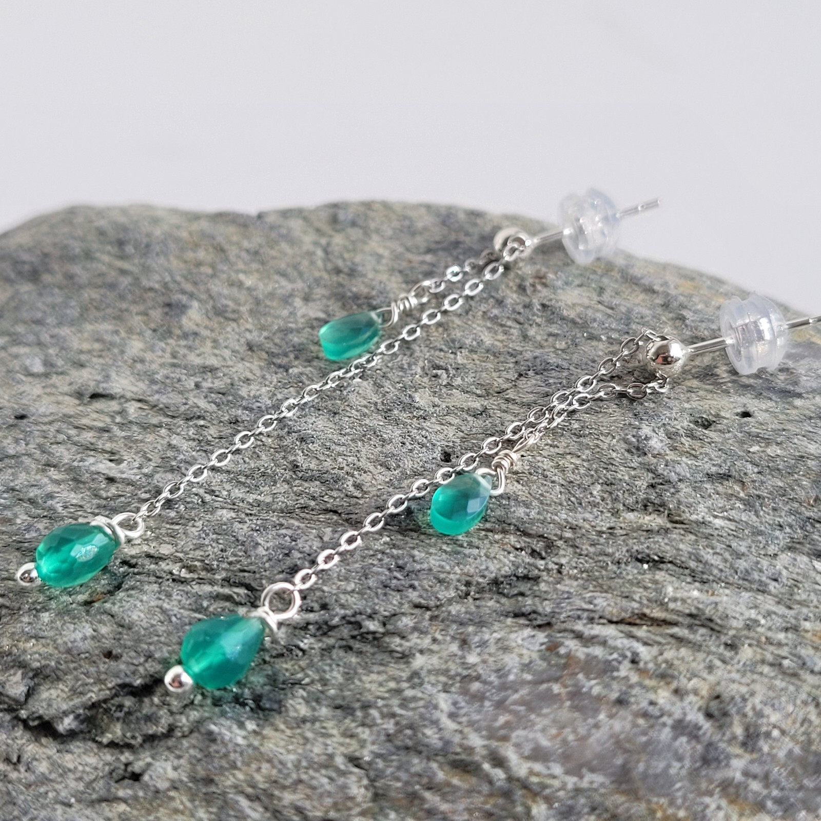 Boucles d'oreilles argent et calcédoine verte fait main de 12mm pour femme