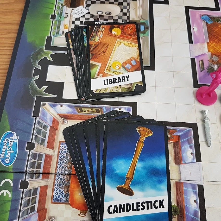 CLUEDO Board Game - Classic Murder Mystery Detective - COMPLETE - Hasbro 2015 - Image 4 of 4