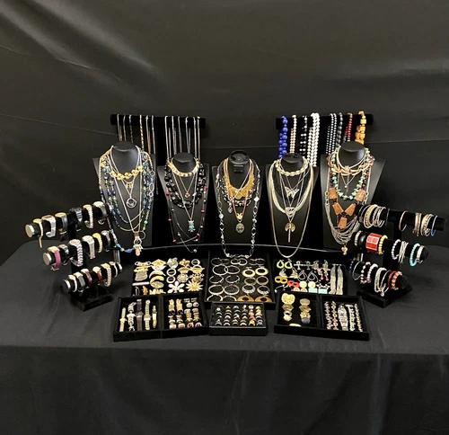 225 pc Antique Vintage Estate Costume Jewelry Some Signed. Lot 693