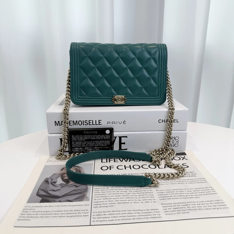 Chanel Metallic Green Quilted Leather Medium Boy Flap Bag Ebay AG Authentic - Image 2 of 4