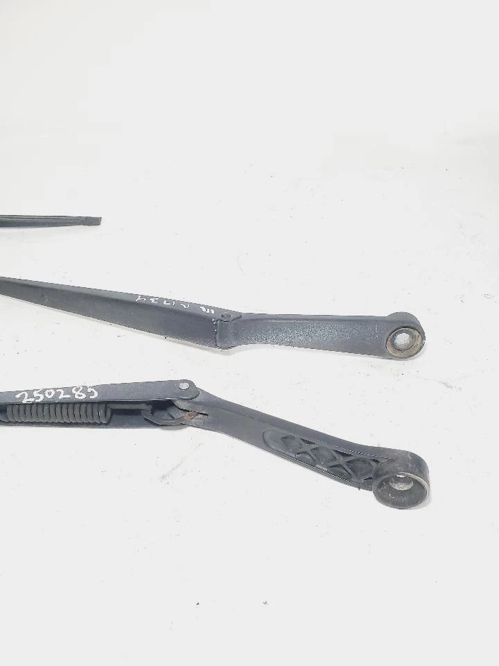 1995 Nissan 240SX OEM Pair Of Wiper Arms - Image 2 of 4