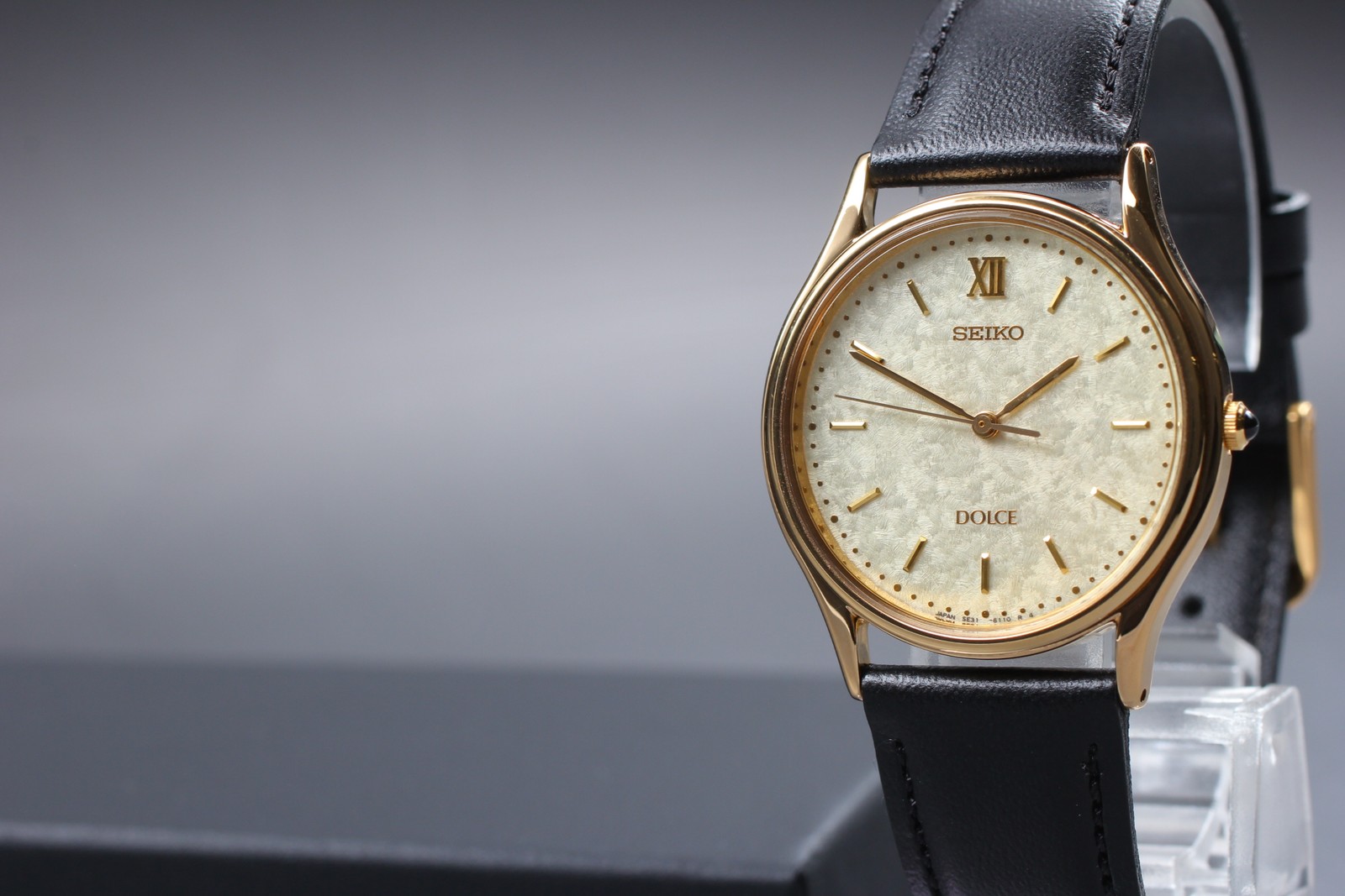 Dolce Quartz JAPAN SGP 5E31-6070 HAQ Mens From Vintage Gold Seiko Watch 2000 - vintagewatches.pk