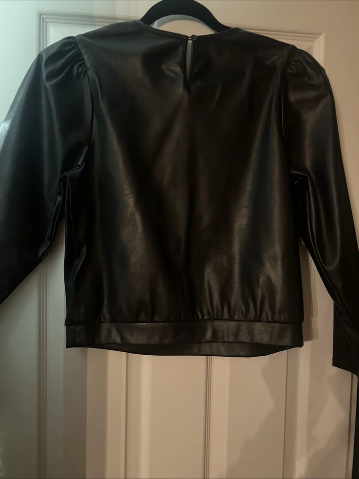 Top mujer EXPRESS imitación cuero negro; nunca usado; perfecto estado Foto 3 de 4
