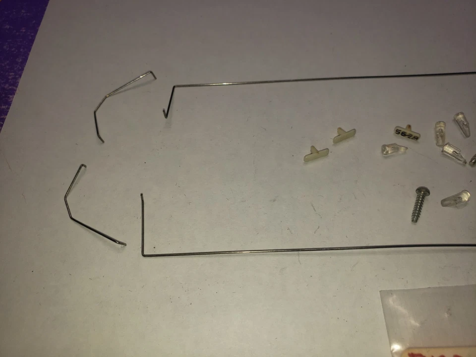 INCOMPLETE TYCO MANTUA GP20 DIESEL ENGINE HANDRAIL SET LENSES STANCHIONS SCREWS - Image 2 of 4