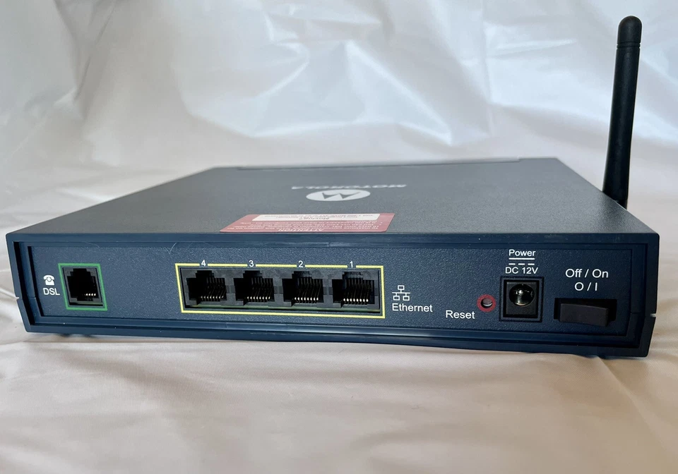 Motorola 3347-02-1022 54 Mbps 4-Port 10/100 Wireless G Router ~ NEW with Cable! - Image 3 of 4