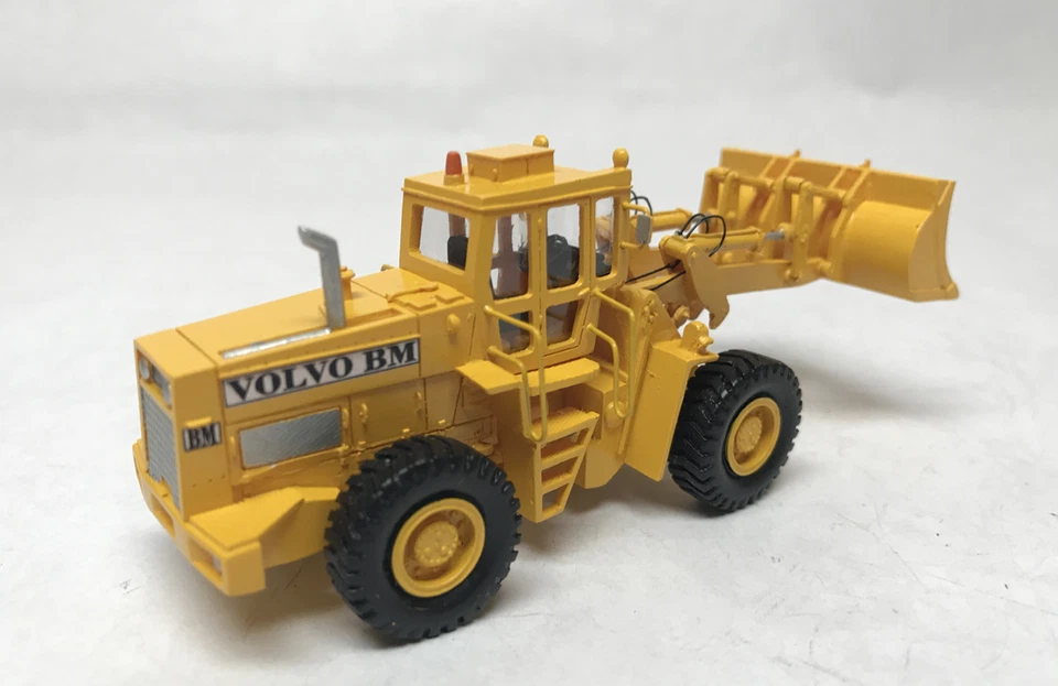 HO 1/87 Volvo BM 1641 Loader - Ready Made Resin Model by Fankit Models - Image 4 of 4