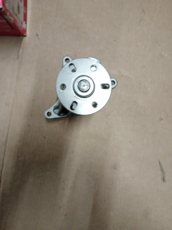 Airtex 2052   Water Pump Jaguar XF XJ Land Rover Discovery Mk4 - Image 2 of 4