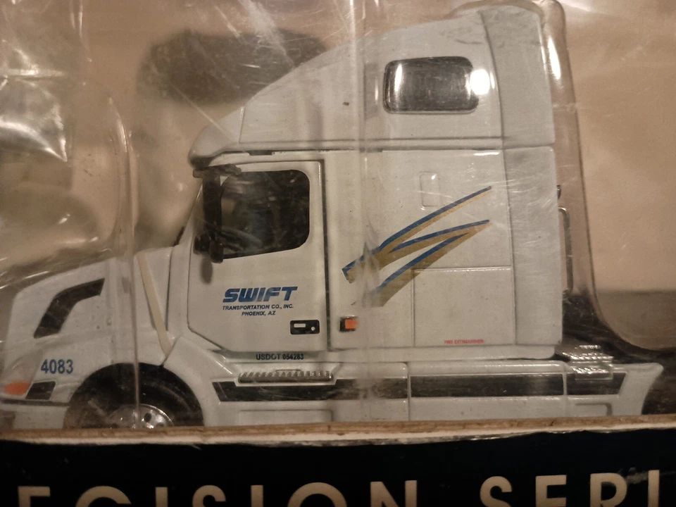 Tonkin Replicas Precision Series cabine de metal fundido colecionável em escala 1:53 branca... - Imagem 2 de 4