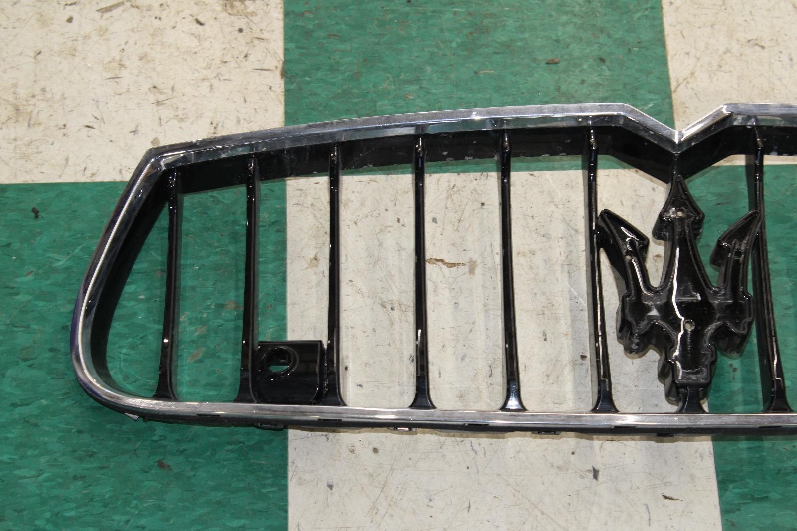 14-17 Ghibli Black Painted Grill OEM Center Upper Bumper Grille Factory WTY OE