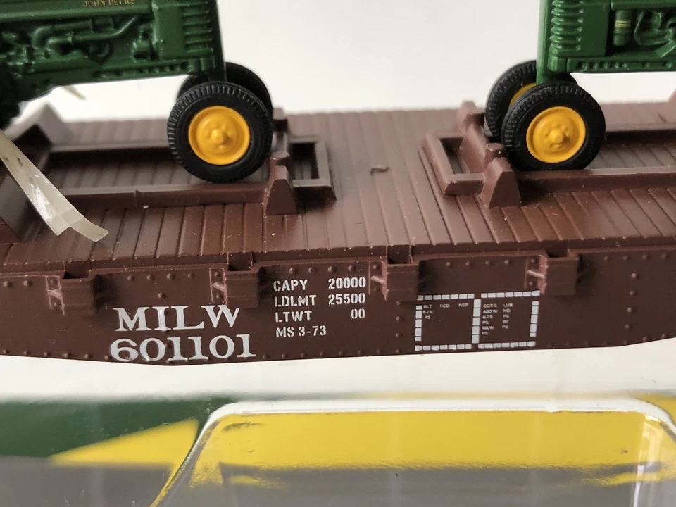 Athearn HO Milwaukee Road 40' Flat Car w/ John Deere Model B Tractors Load NOS - Image 4 of 4