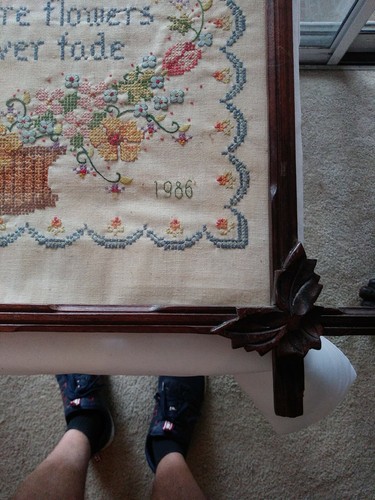 Antique Needlepoint w/ Black Forest Frame w/ Leaf Corners 21" x 20" - Picture 7 of 10