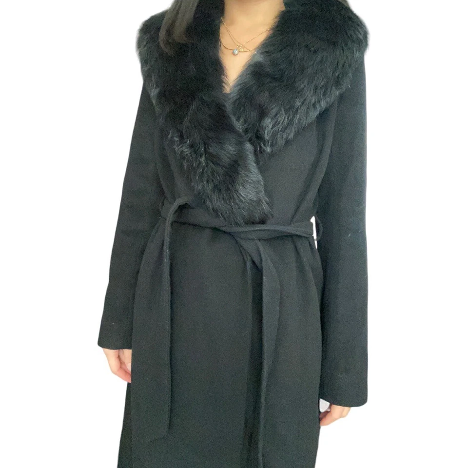 Abrigo BADGLEY MISCHKA Mezcla de Lana con Cinturón con Recorte de Piel de Conejo - US XS Foto 2 de 4