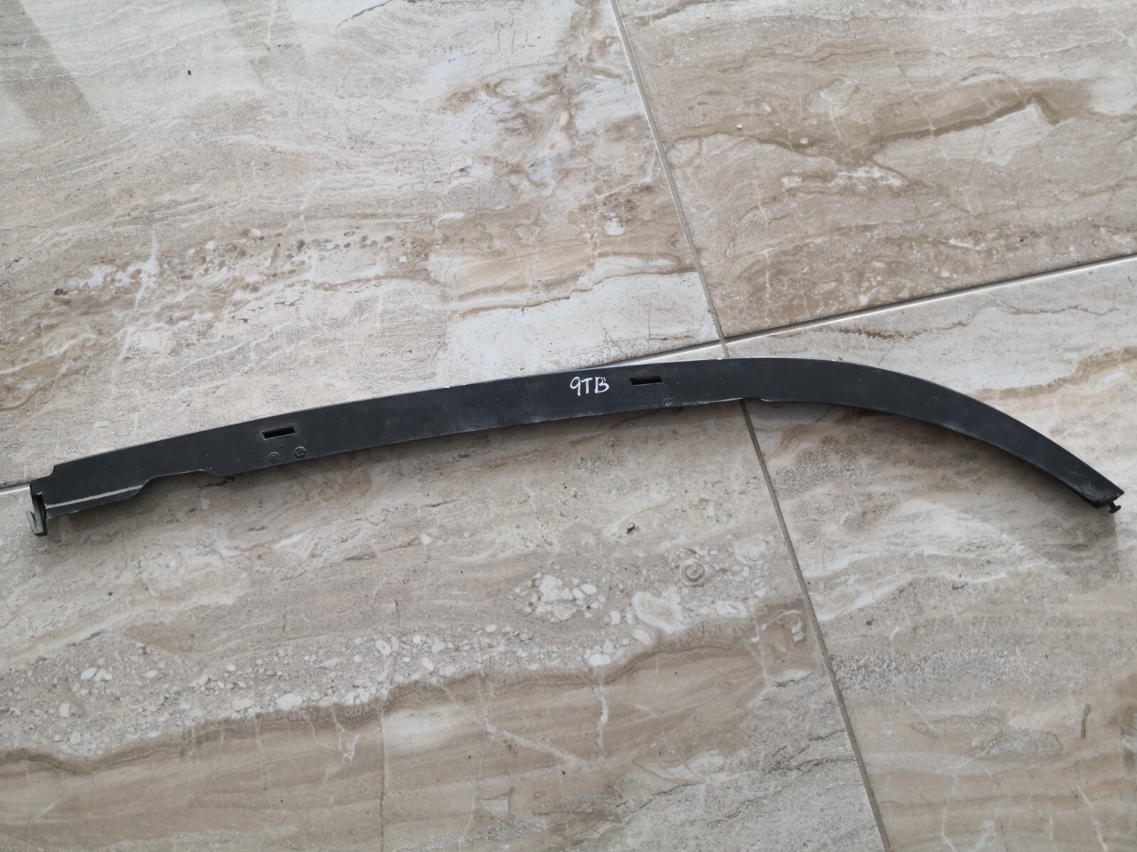 BMW E39 Drivers Lower Headlight Trim Alpine White 51138159305 for 
