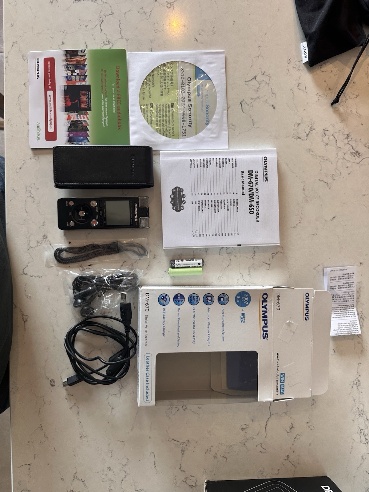 Olympus ‎DM-670 Digital Voice Recorder - Black