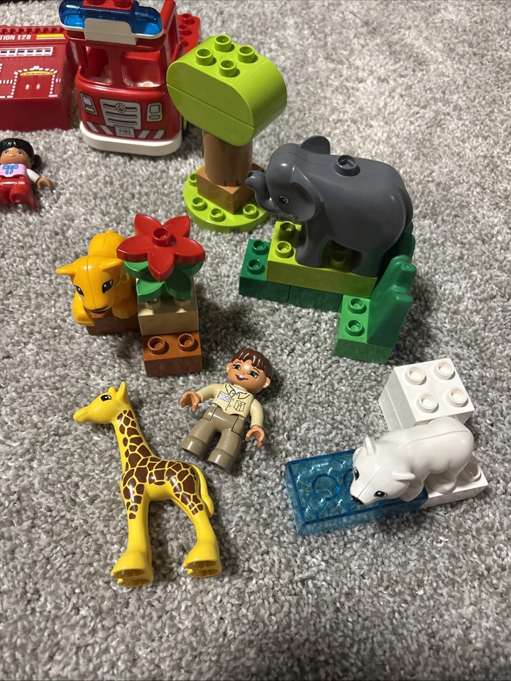 LEGO Duplo Zoo/Bombero: Animales, Personas, Coche, Jirafa, Oso Polar, Elefante Foto 2 de 4