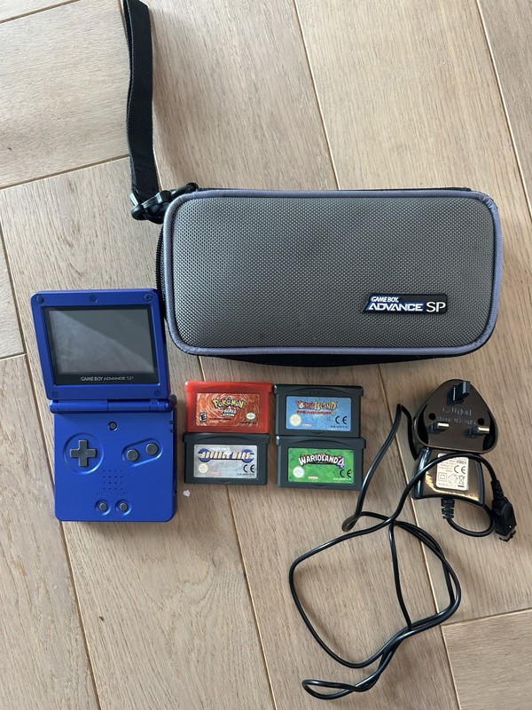 Nintendo Game Boy Advance SP AGS-002 Bundle Case AC Adapter & 4 Games